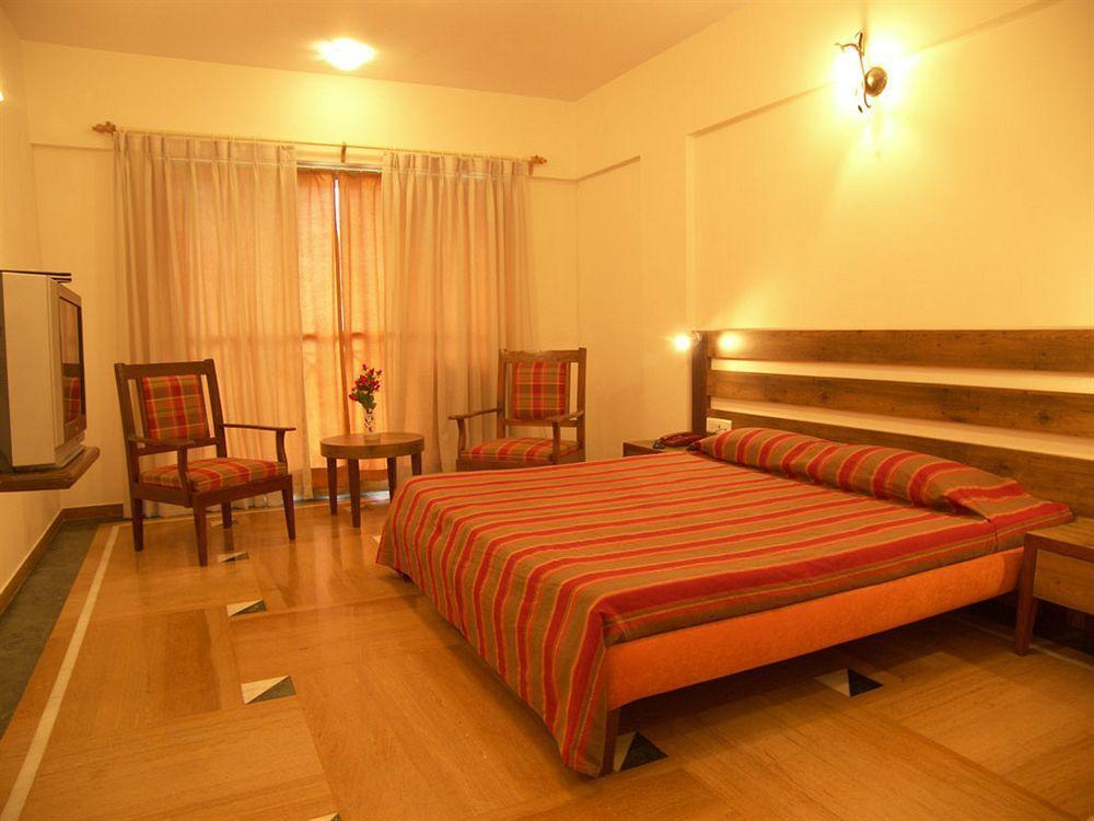 Sapphire Hotel Lonavala Exterior foto