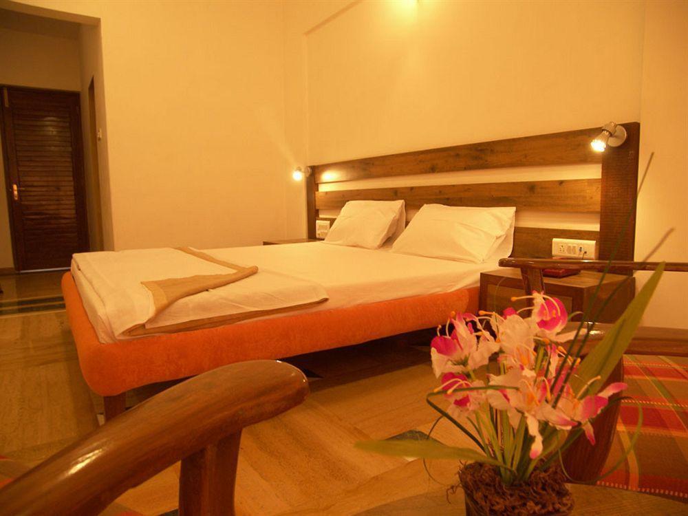 Sapphire Hotel Lonavala Exterior foto